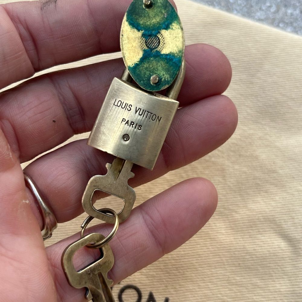 Rare Vintage Mounted Padlock Hardware with Keys #304 l7 - Picture 5 of 8